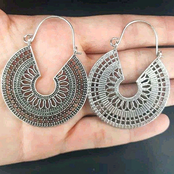 💖 2/$30 Boho silver hollow gypsy hoop earrings - Picture 10 of 10